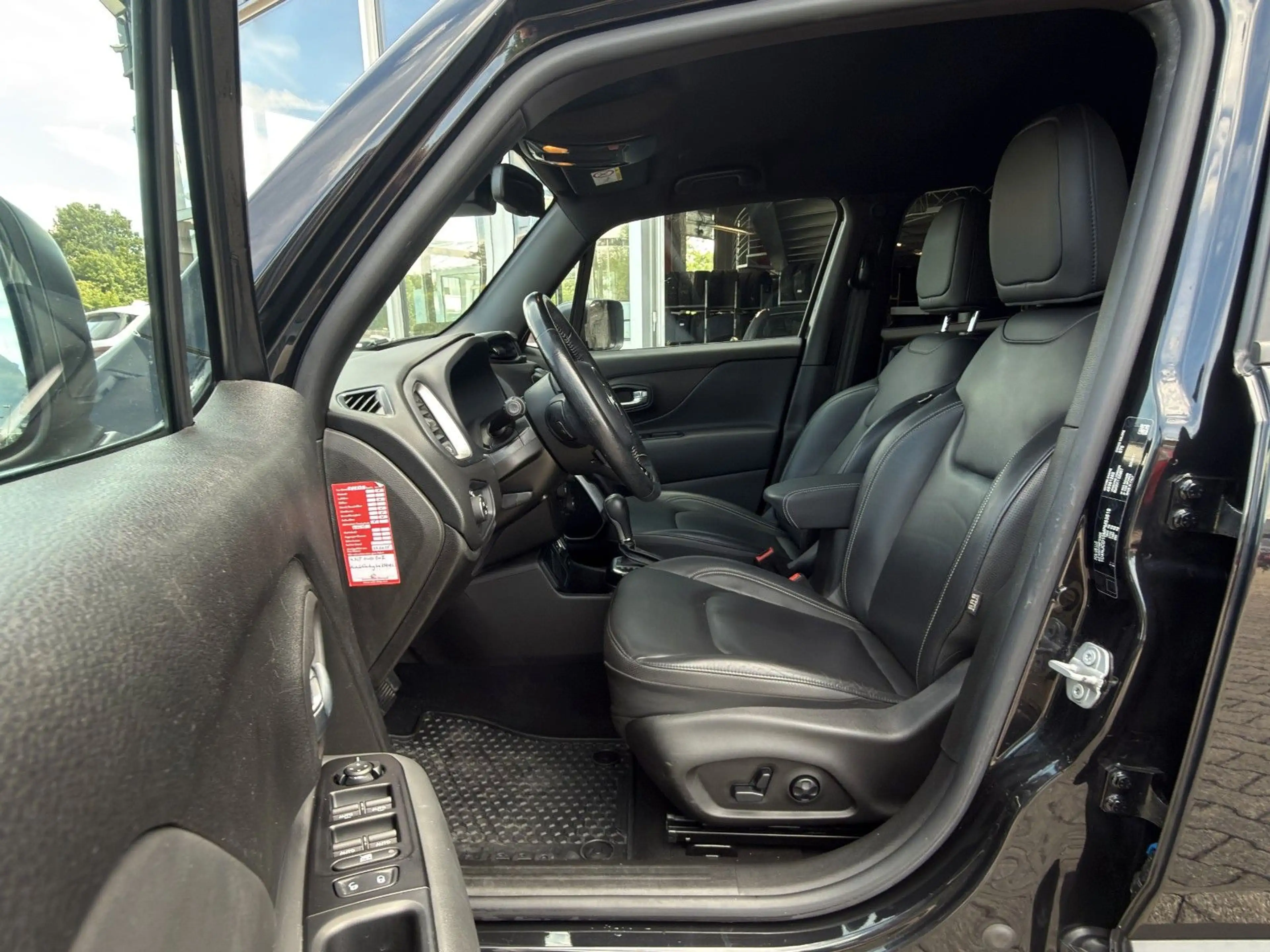 Jeep Renegade Limited FWD LEDER+NAVI+ACC+KeyLess+LED — photo 22