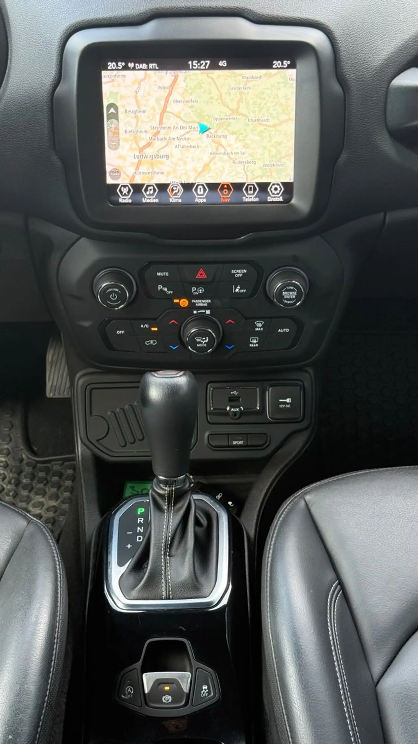 Jeep Renegade Limited FWD LEDER+NAVI+ACC+KeyLess+LED — photo 11