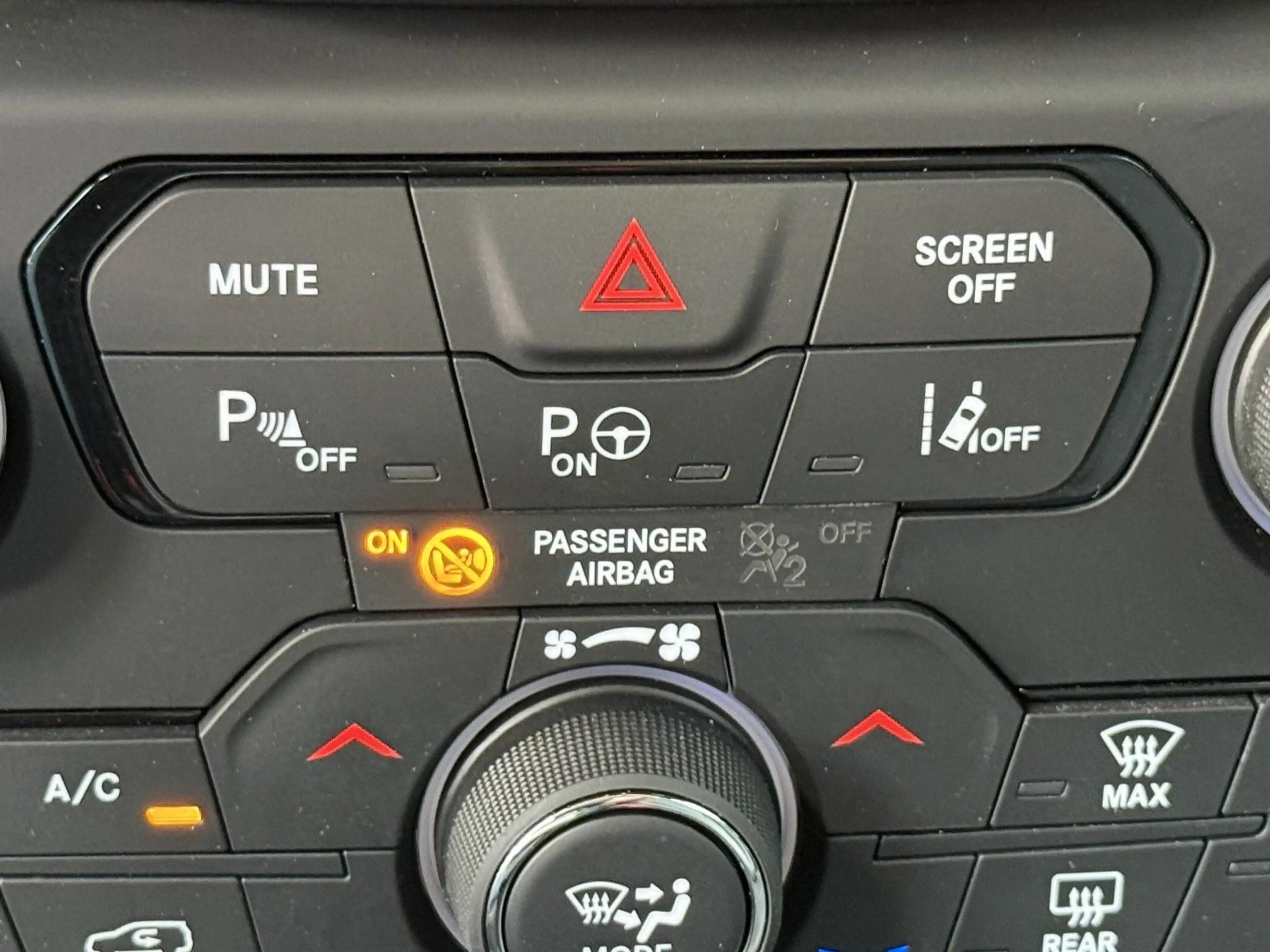 Jeep Renegade Limited FWD LEDER+NAVI+ACC+KeyLess+LED — photo 17