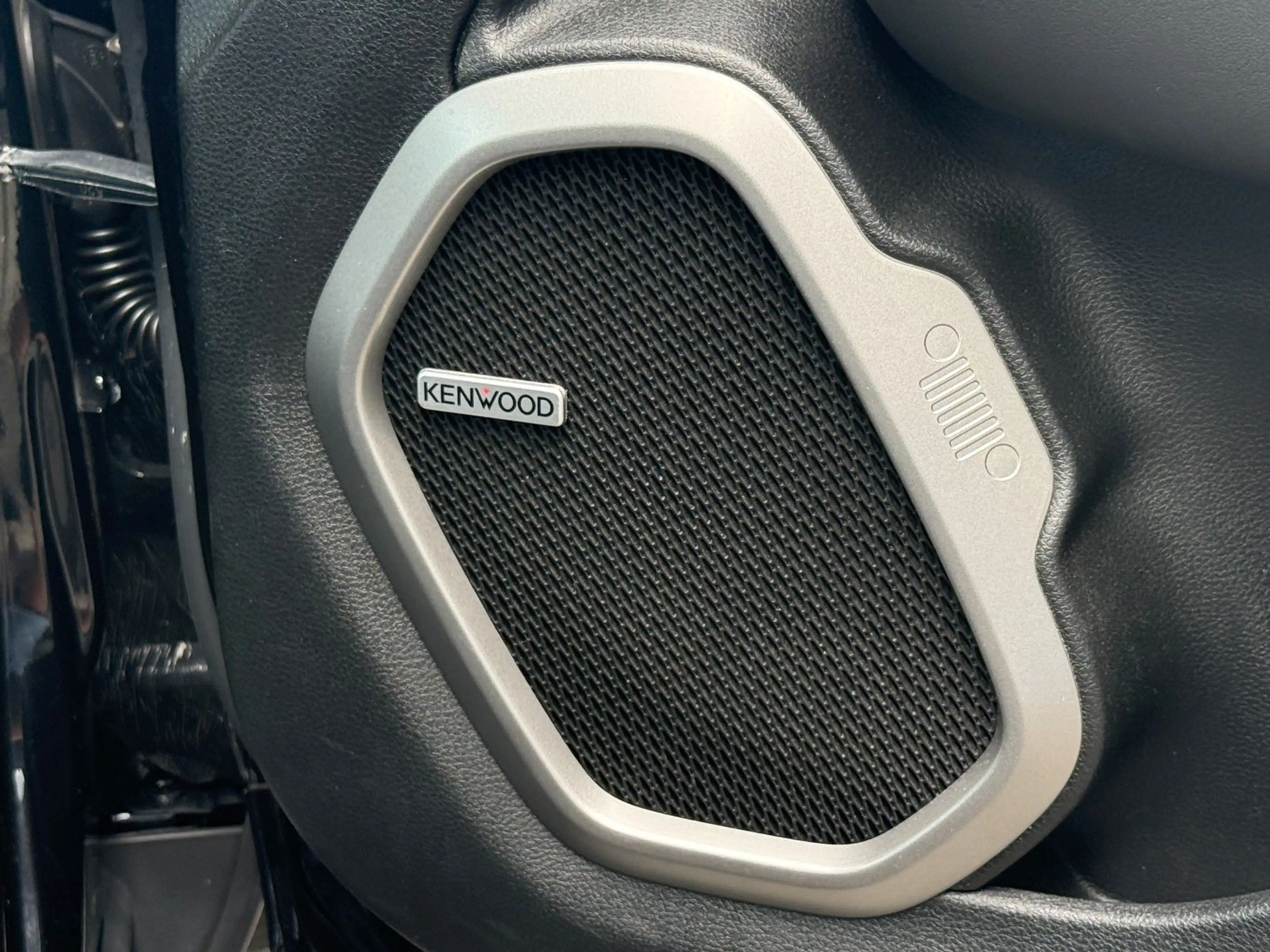 Jeep Renegade Limited FWD LEDER+NAVI+ACC+KeyLess+LED — photo 16