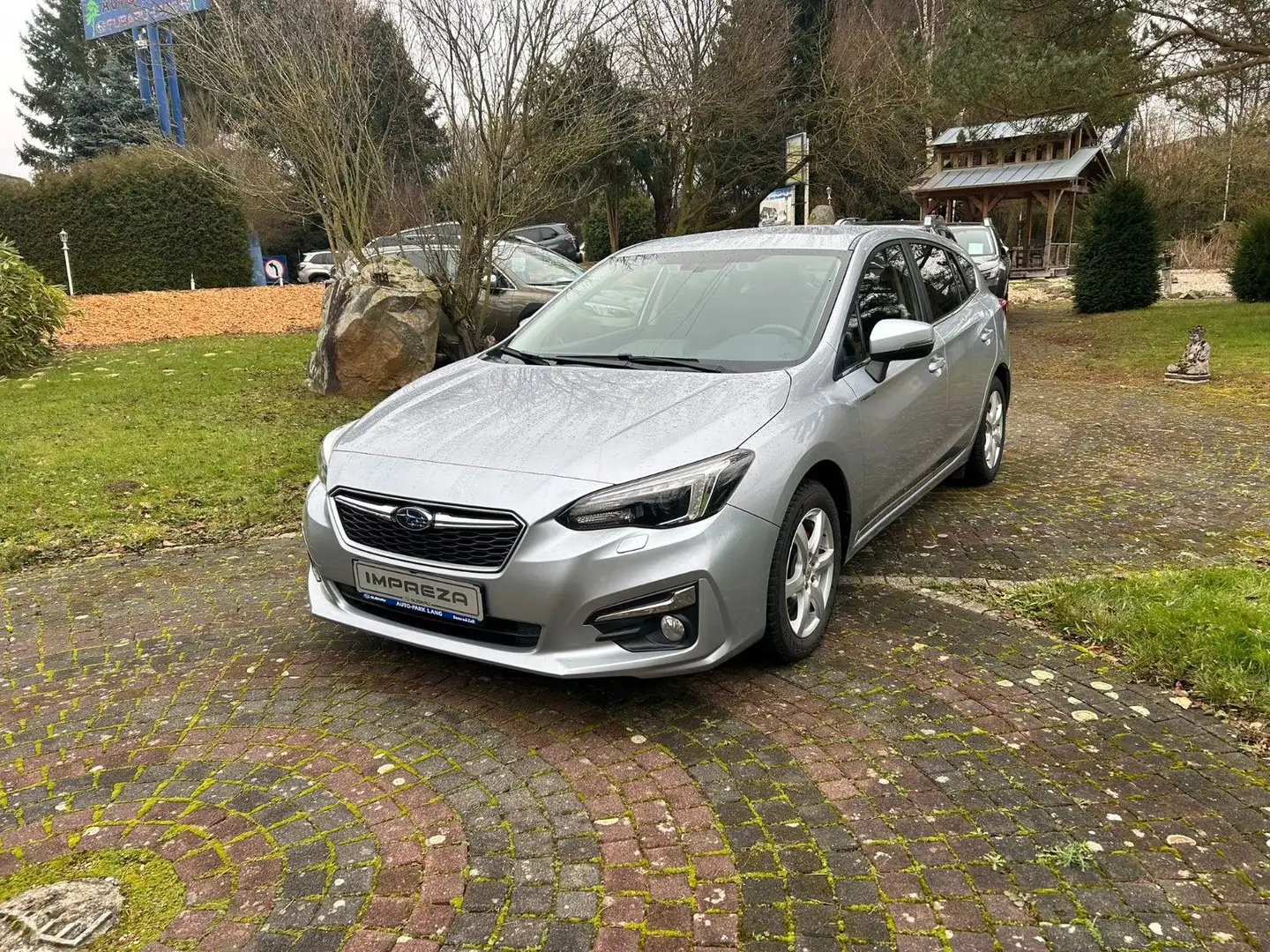 Subaru Impreza 1.6i Comfort Lineartronic Grau - 1