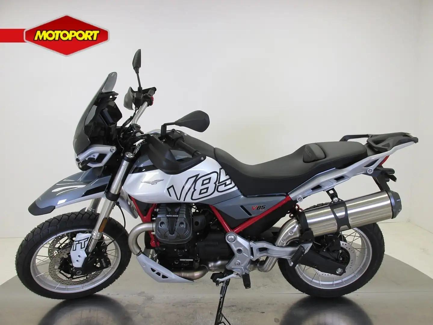 Moto Guzzi V 85 TT Zwart - 2