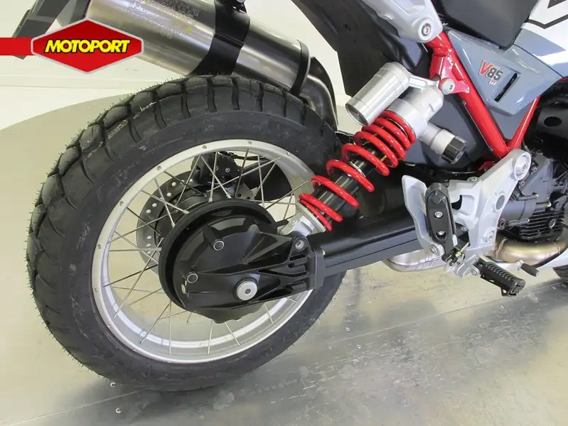 Moto Guzzi V 85 TT - foto 8