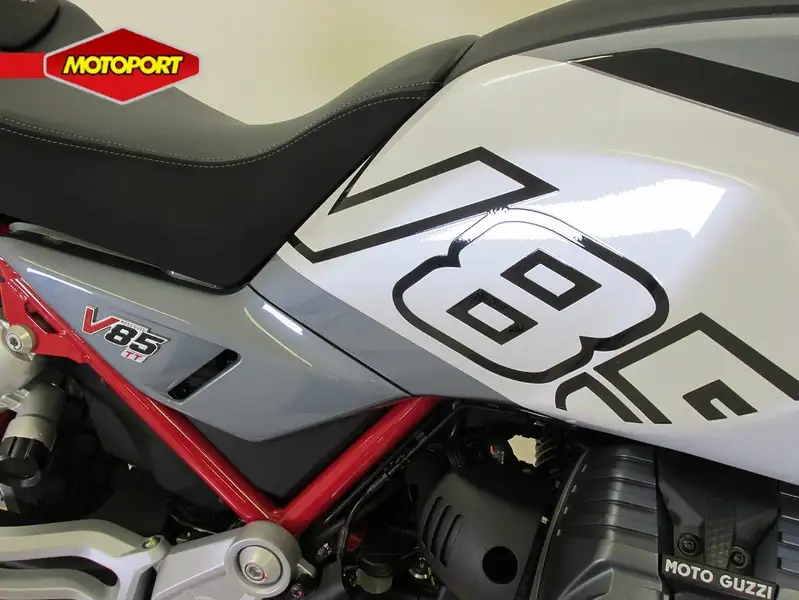 Moto Guzzi V 85 TT - foto 7