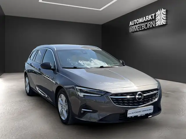 Opel Insignia view 2
