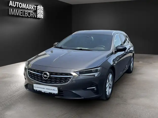 Opel Insignia view 3