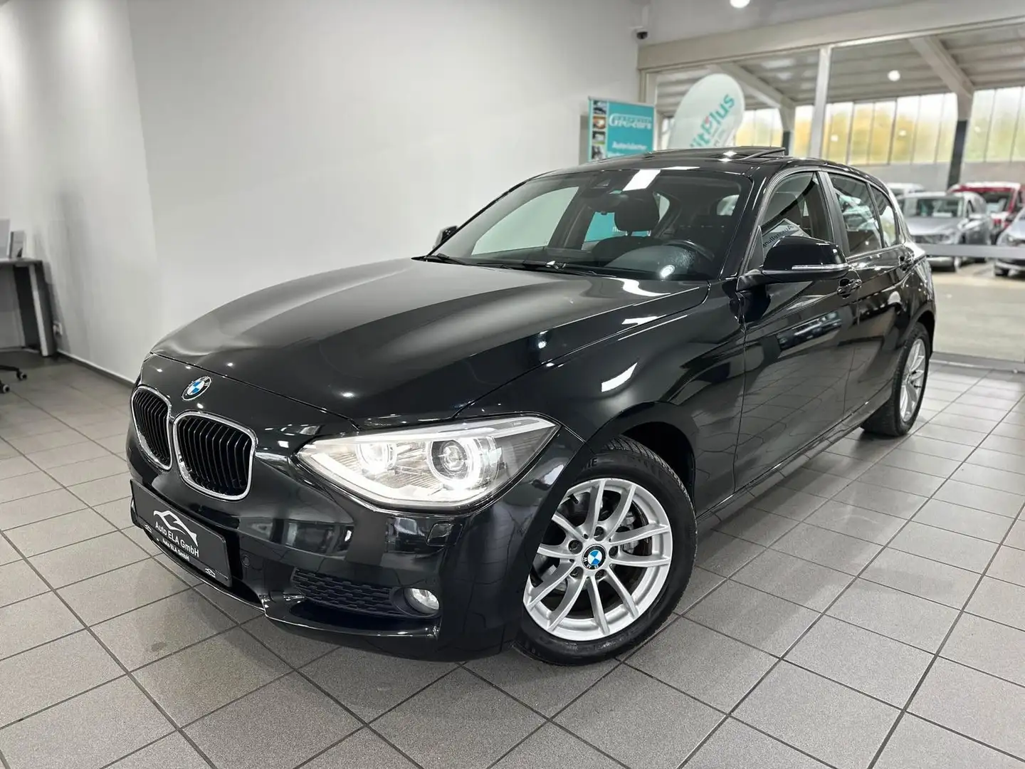 BMW 118 d Automatik Navi|Schiebedach|2xPDC|Klimaaut. Schwarz - 2