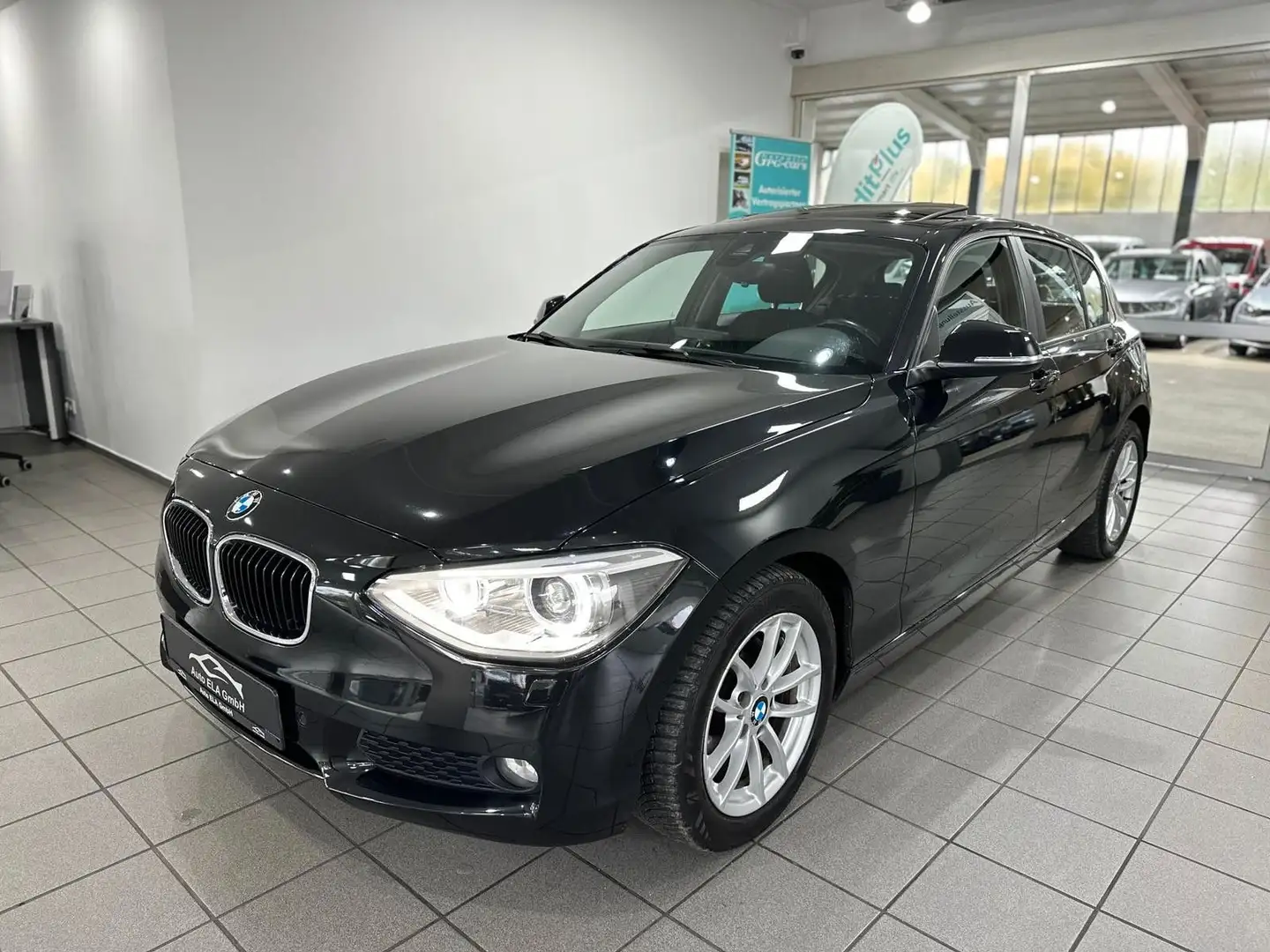 BMW 118 d Automatik Navi|Schiebedach|2xPDC|Klimaaut. Schwarz - 1