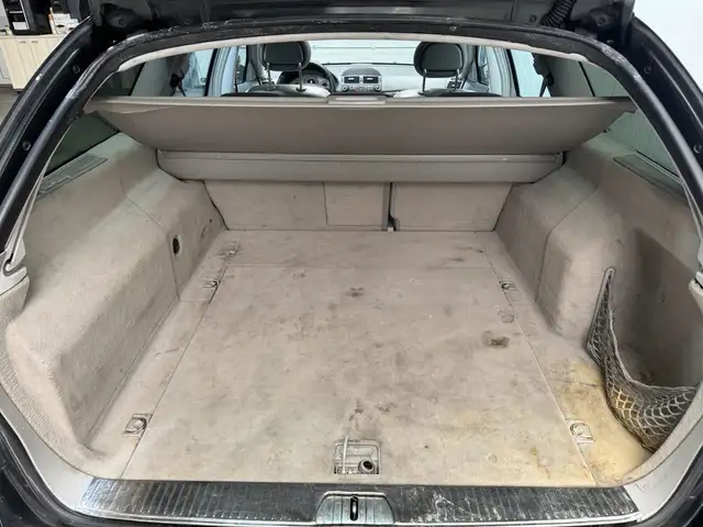Mercedes-Benz E-Class view 9