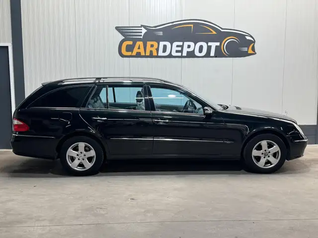 Mercedes-Benz E-Class view 4