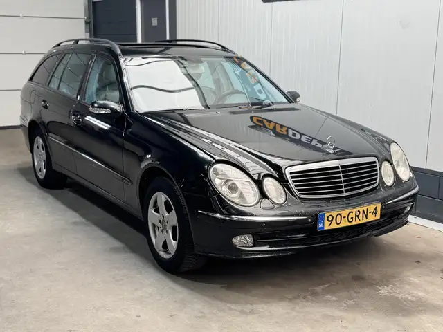Mercedes-Benz E-Class view 3
