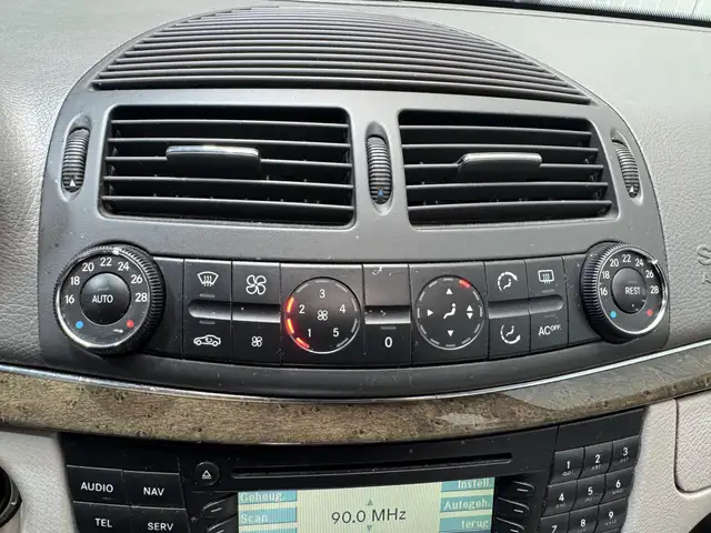 Mercedes-Benz E-Class view 13