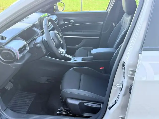 Jeep Avenger view 9