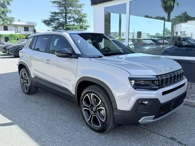 Jeep Avenger view 3