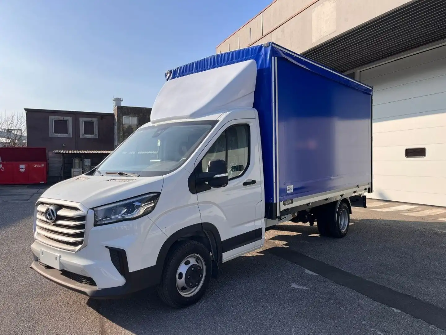 Maxus Deliver 9 + centina White - 1