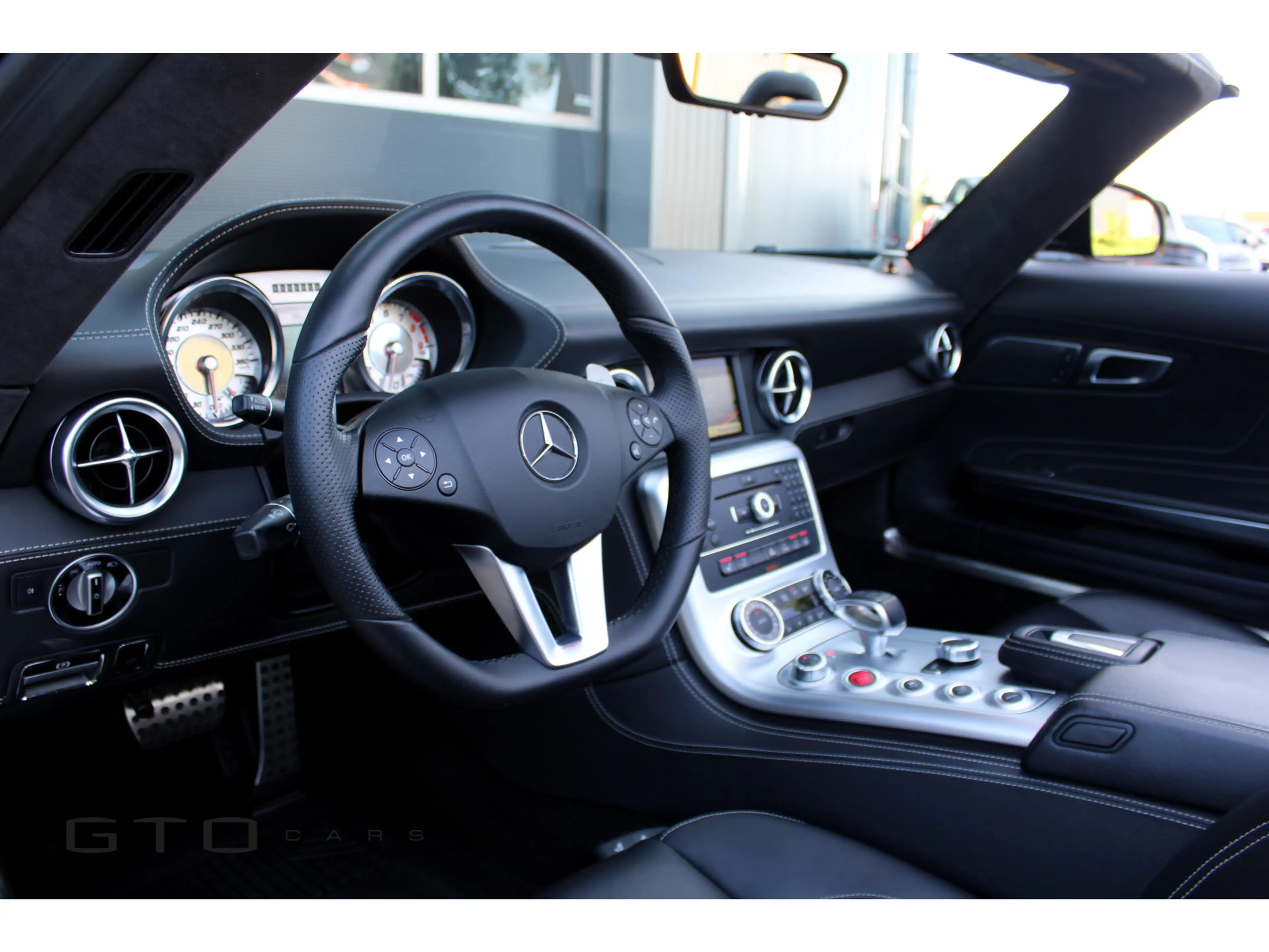 Mercedes-Benz SLS Roadster 6.3 AMG B&O Surround Sound / Camera / Dea — photo 9