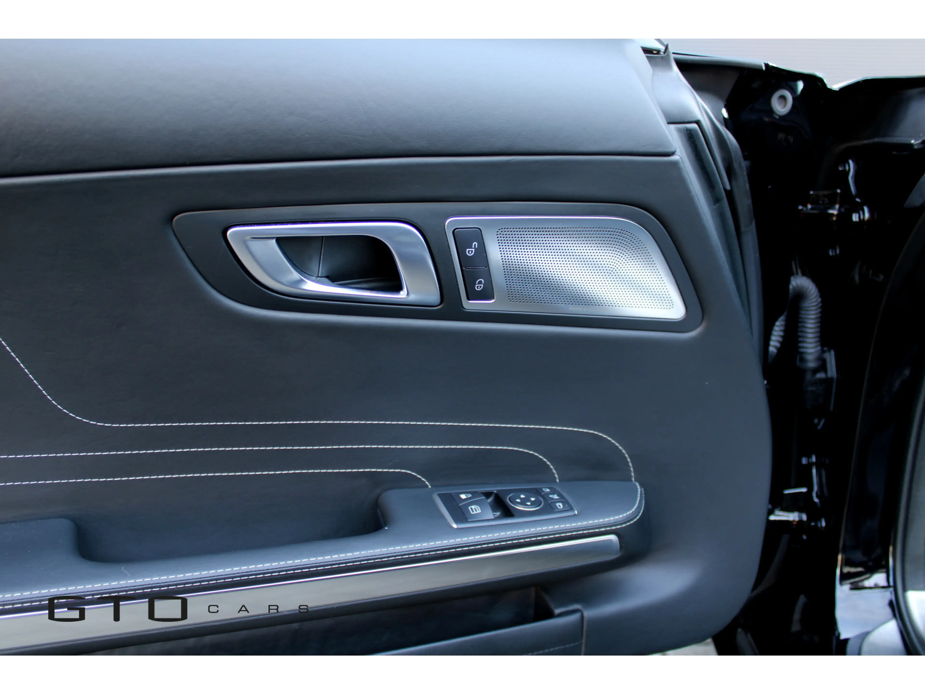 Mercedes-Benz SLS Roadster 6.3 AMG B&O Surround Sound / Camera / Dea — photo 17
