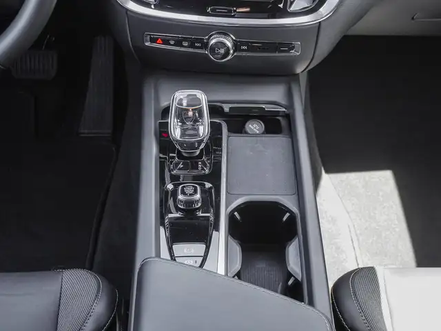 Volvo V60 Cross Country view 13