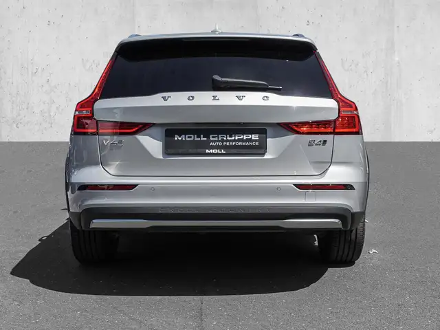 Volvo V60 Cross Country view 6