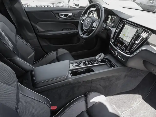 Volvo V60 Cross Country view 8