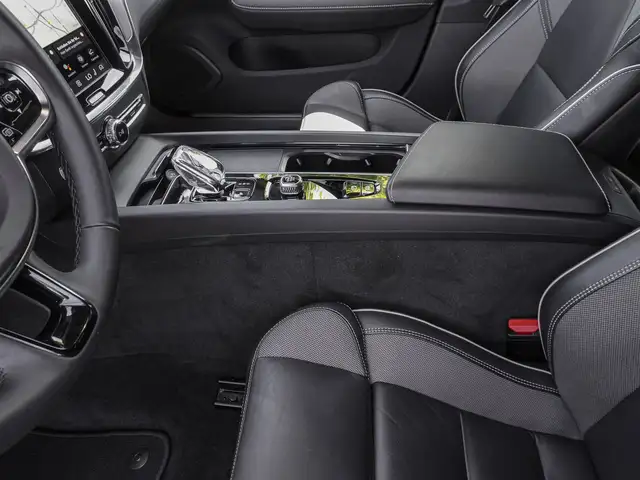 Volvo V60 Cross Country view 14