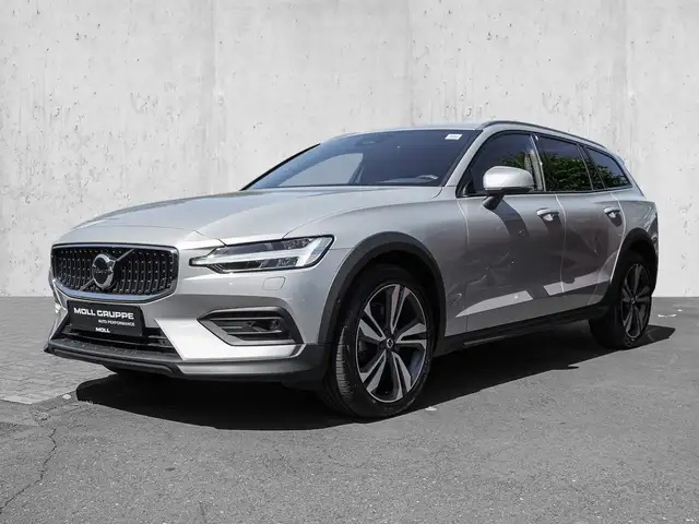 Volvo V60 Cross Country view 2