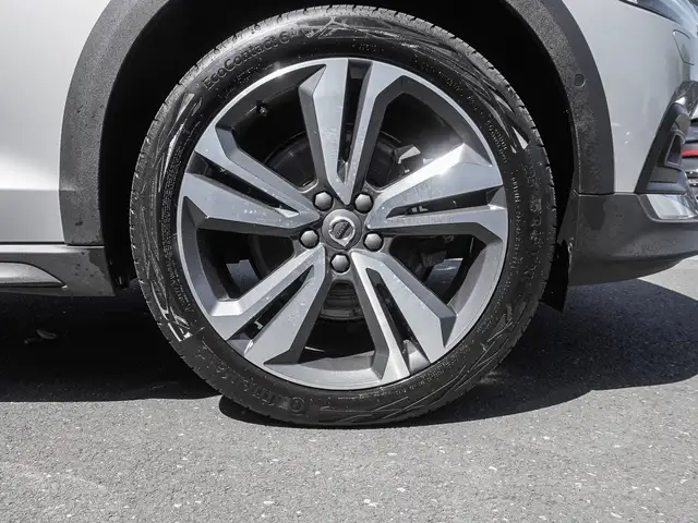Volvo V60 Cross Country view 7