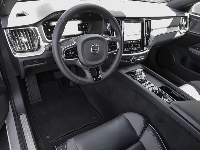 Volvo V60 Cross Country view 9