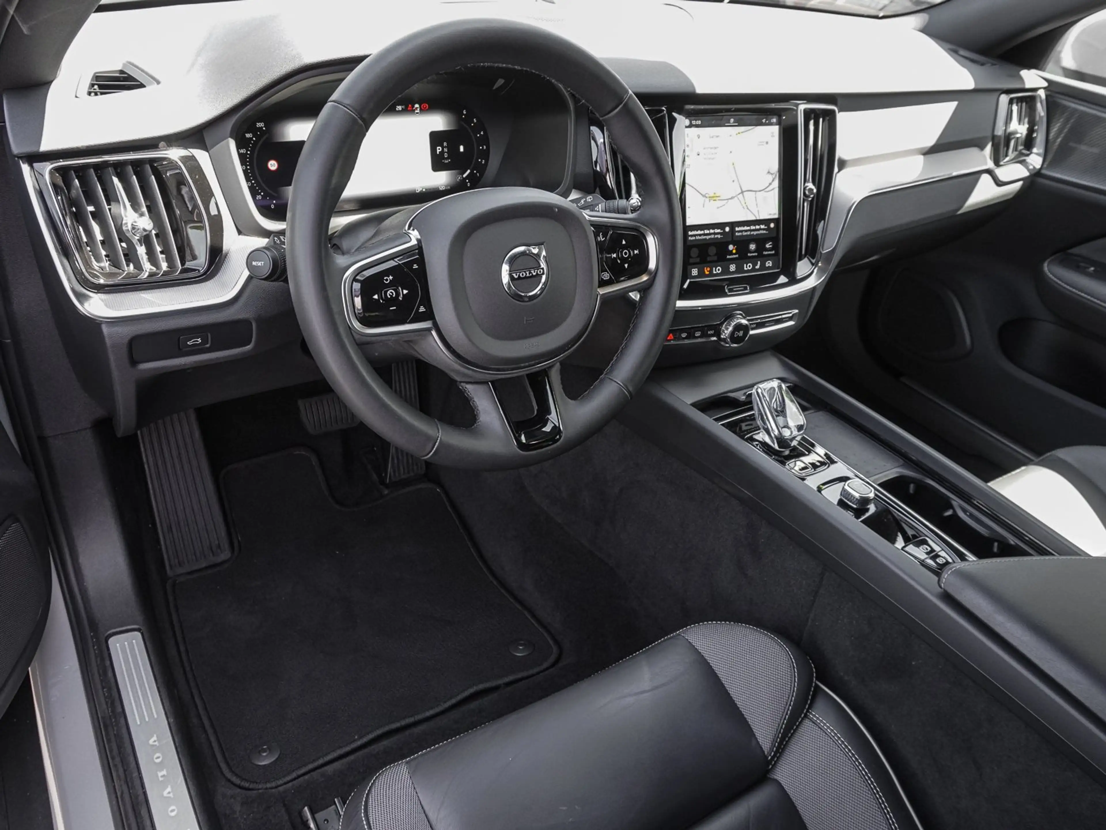 Volvo V60 Cross Country B4 AWD Plus LED Harman/Kardon — photo 9