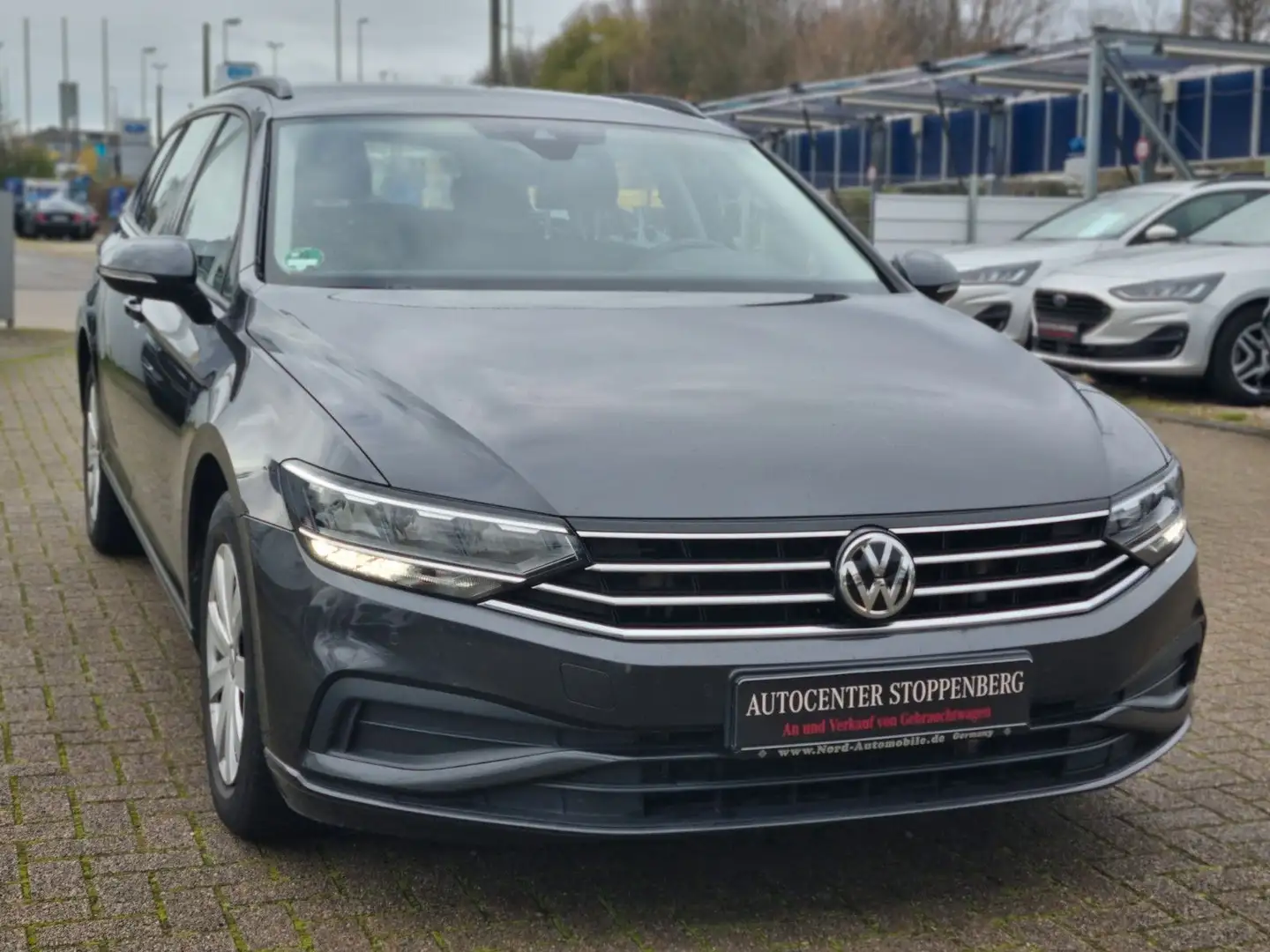 Volkswagen Passat Variant Passat 2.0 TDI Automatik/Navi/LEDs/Kamera/2.Hand Grijs - 1