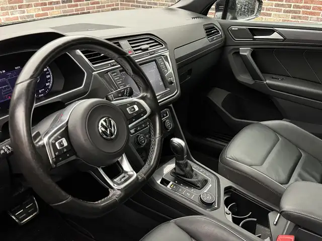 Volkswagen Tiguan view 2
