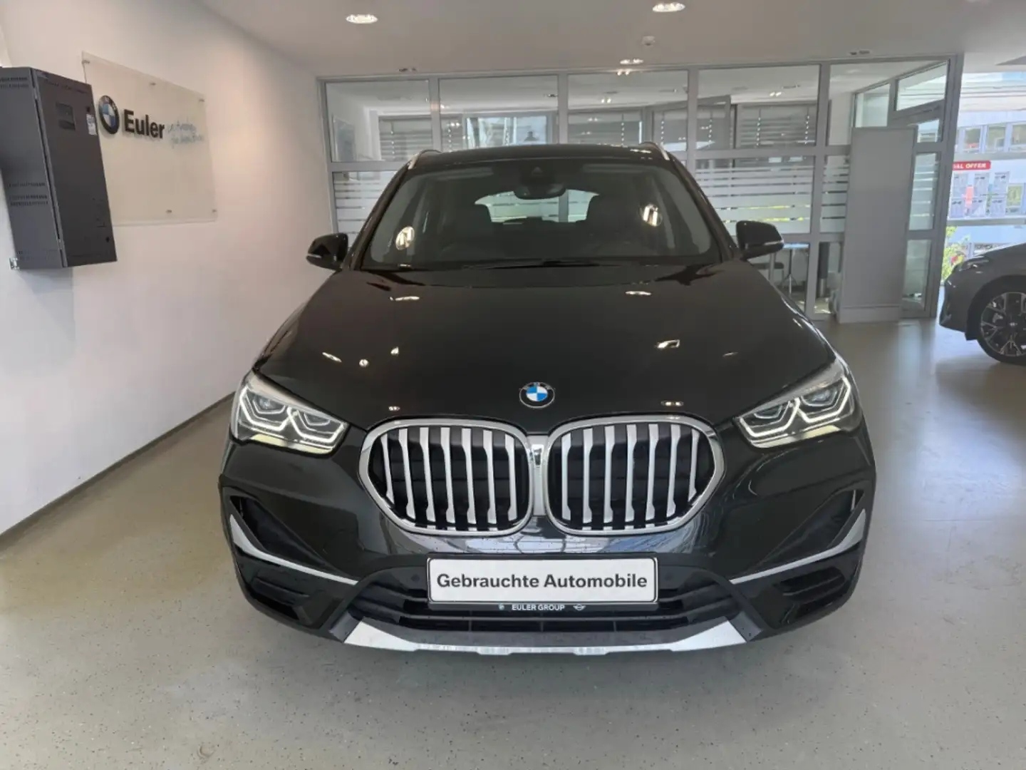 BMW X1 xDrive 20i A Navi LED El. Heckklappe Mehrzonenklim Czarny - 2