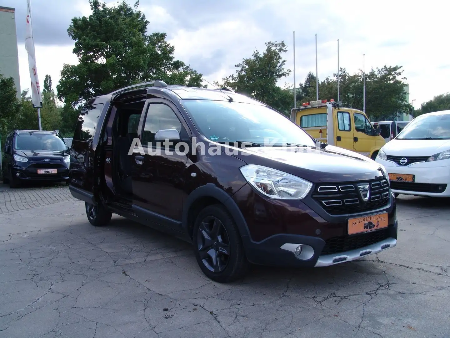 Dacia Dokker Stepway Celebration-NAVI/5Sit Braun - 1