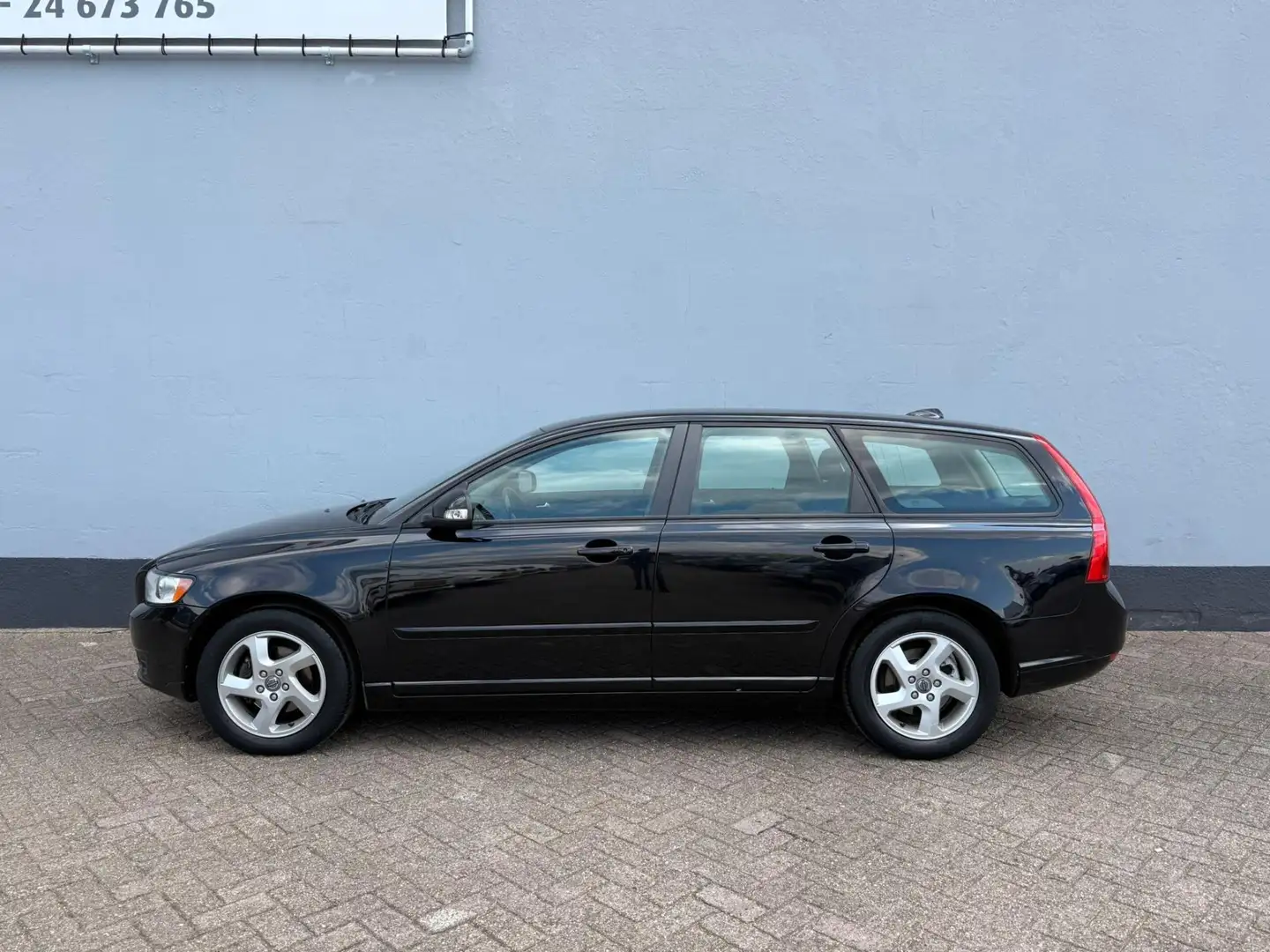 Volvo V50 2.0 Sport - Dealer Onderhouden Zwart - 2