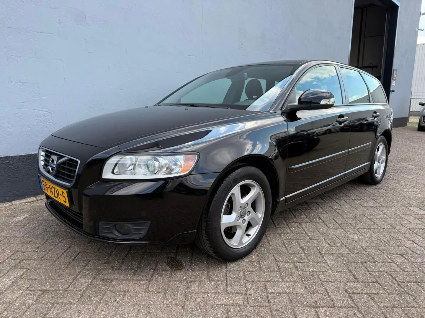 Volvo V50 2.0 Sport - Dealer Onderhouden Zwart - 1
