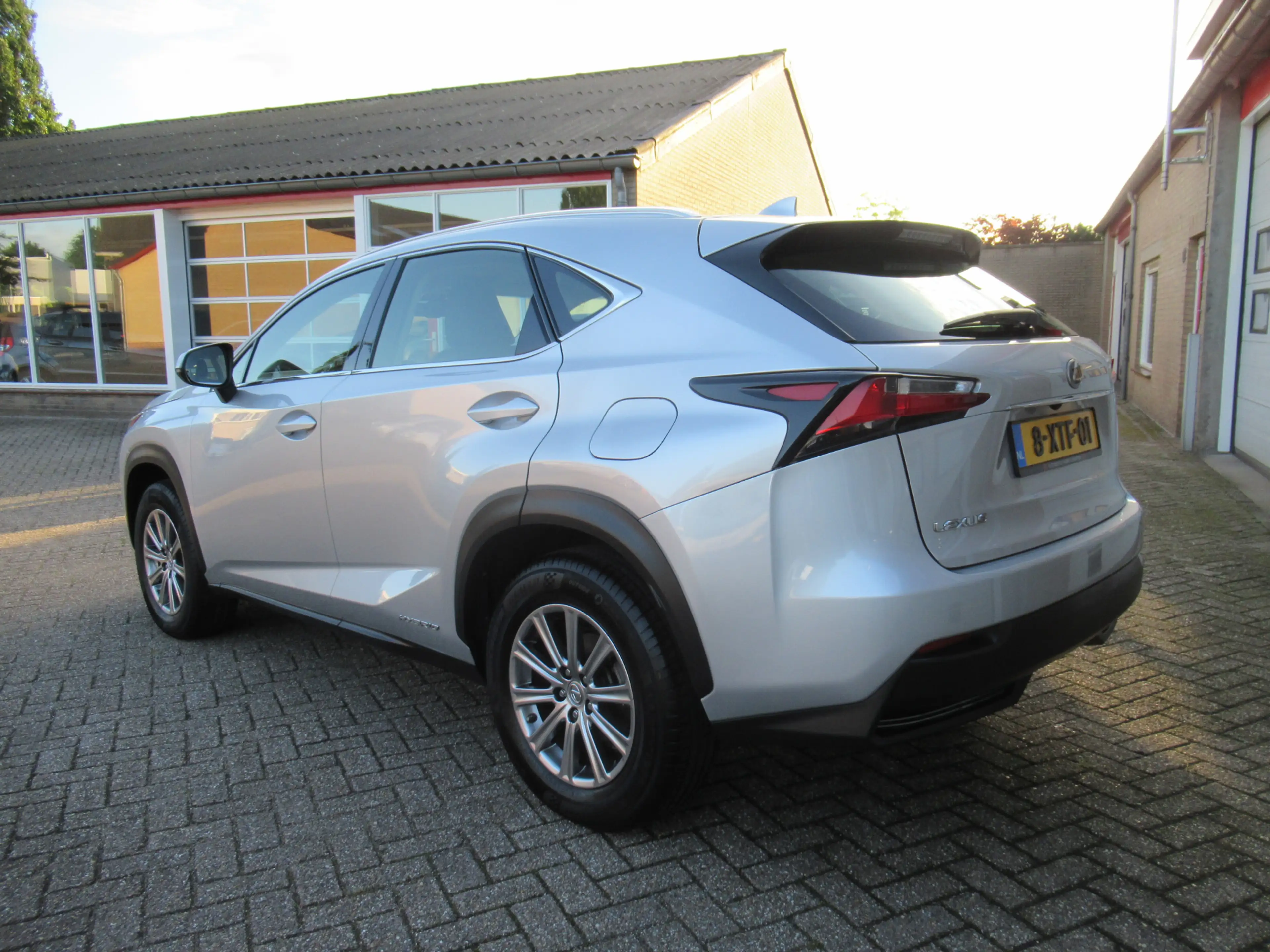 Lexus NX 300h AWD 25th First Edition leer Dealeronderhouden — photo 17