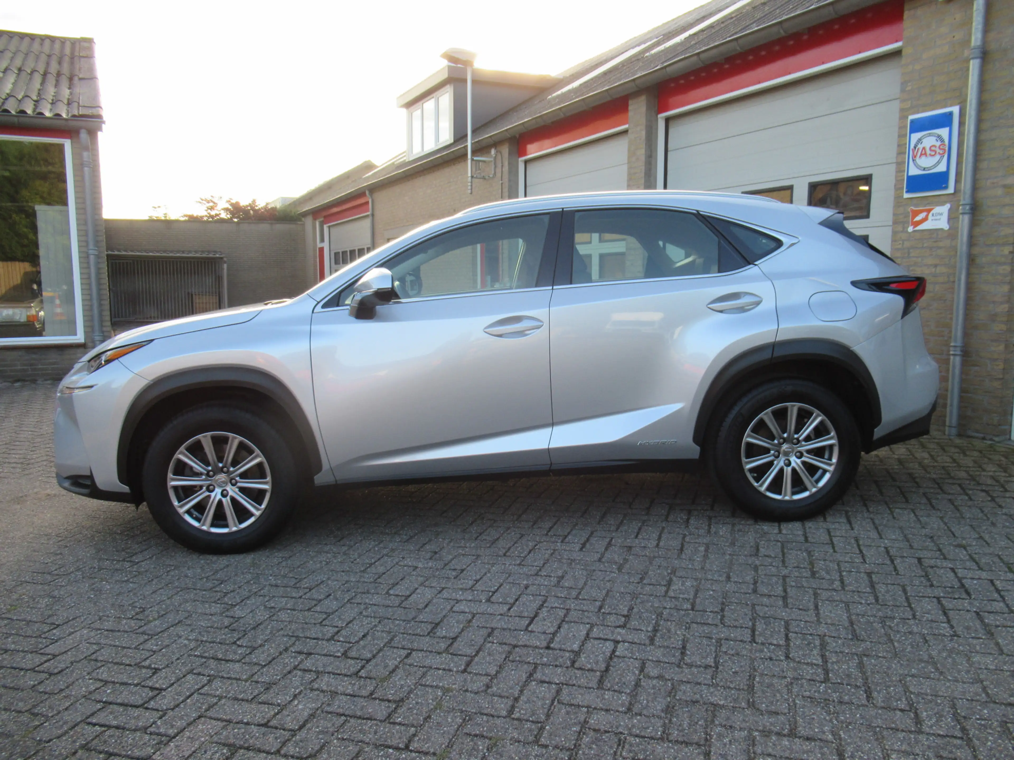 Lexus NX 300h AWD 25th First Edition leer Dealeronderhouden — photo 18