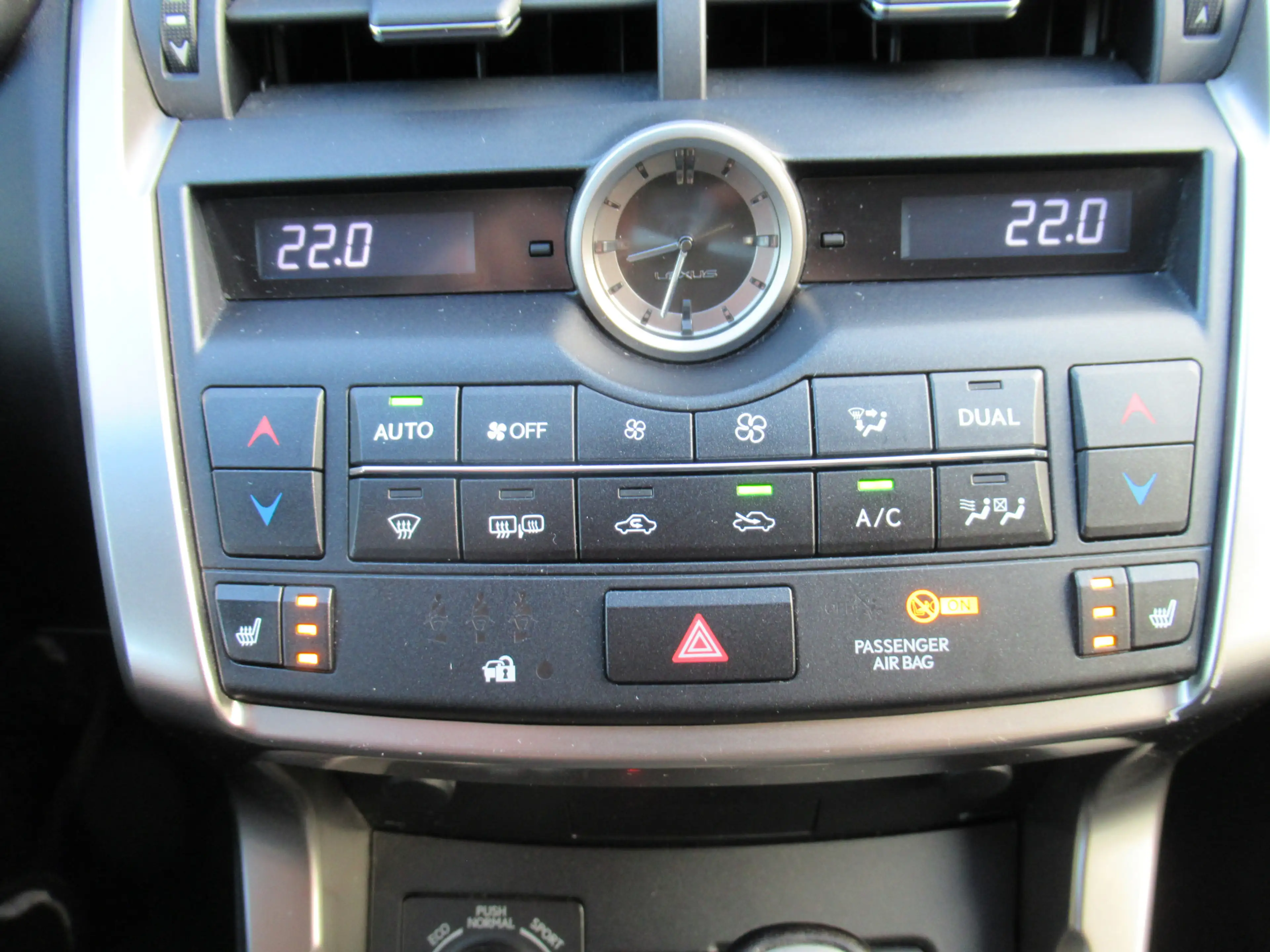 Lexus NX 300h AWD 25th First Edition leer Dealeronderhouden — photo 11