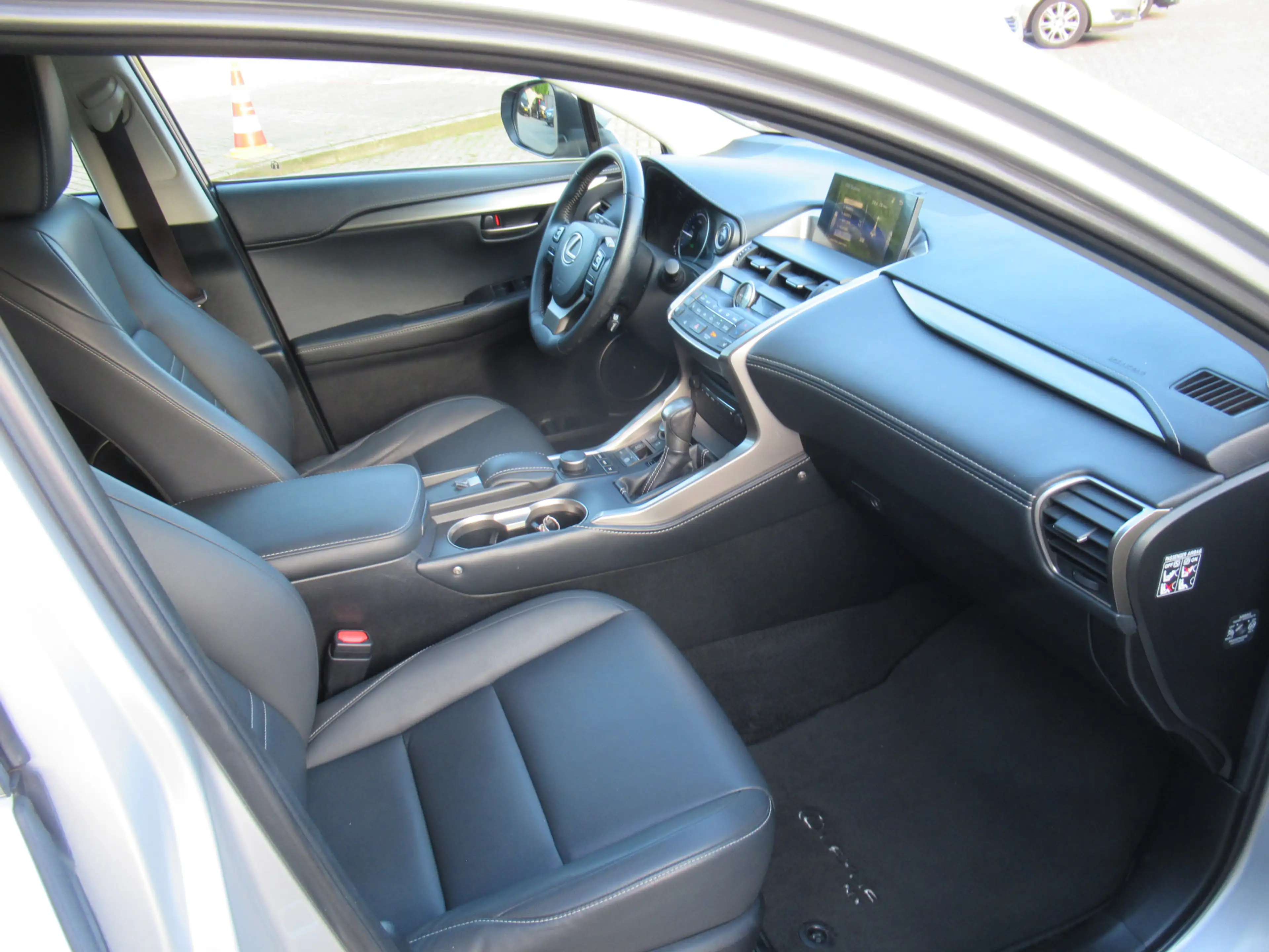 Lexus NX 300h AWD 25th First Edition leer Dealeronderhouden — photo 5