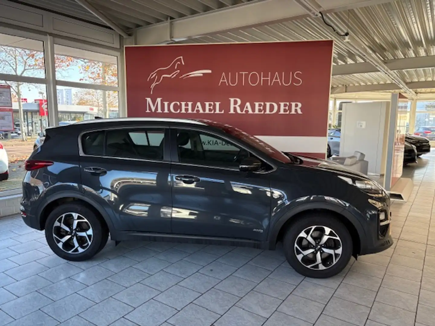 Kia Sportage Aut. 4WD Navi Kamera 4x SHZ Grijs - 1