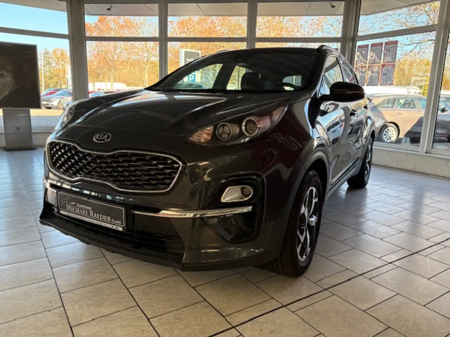 Kia Sportage Aut. 4WD Navi Kamera 4x SHZ Grijs - 2