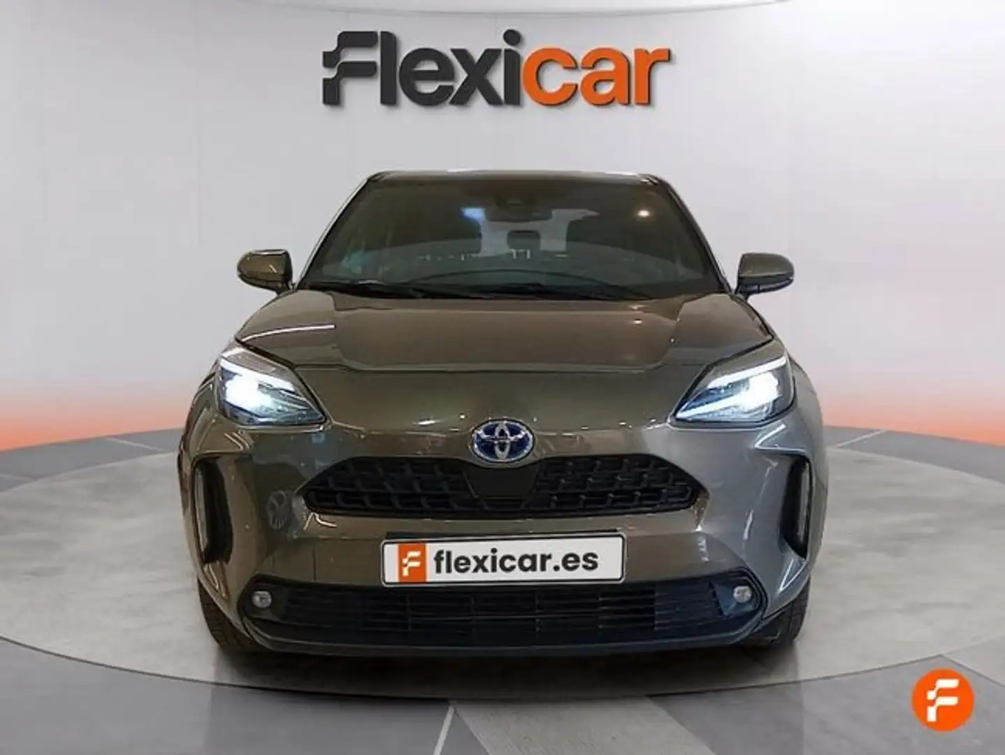 Toyota Yaris Cross 120H Active Tech Grijs - 2