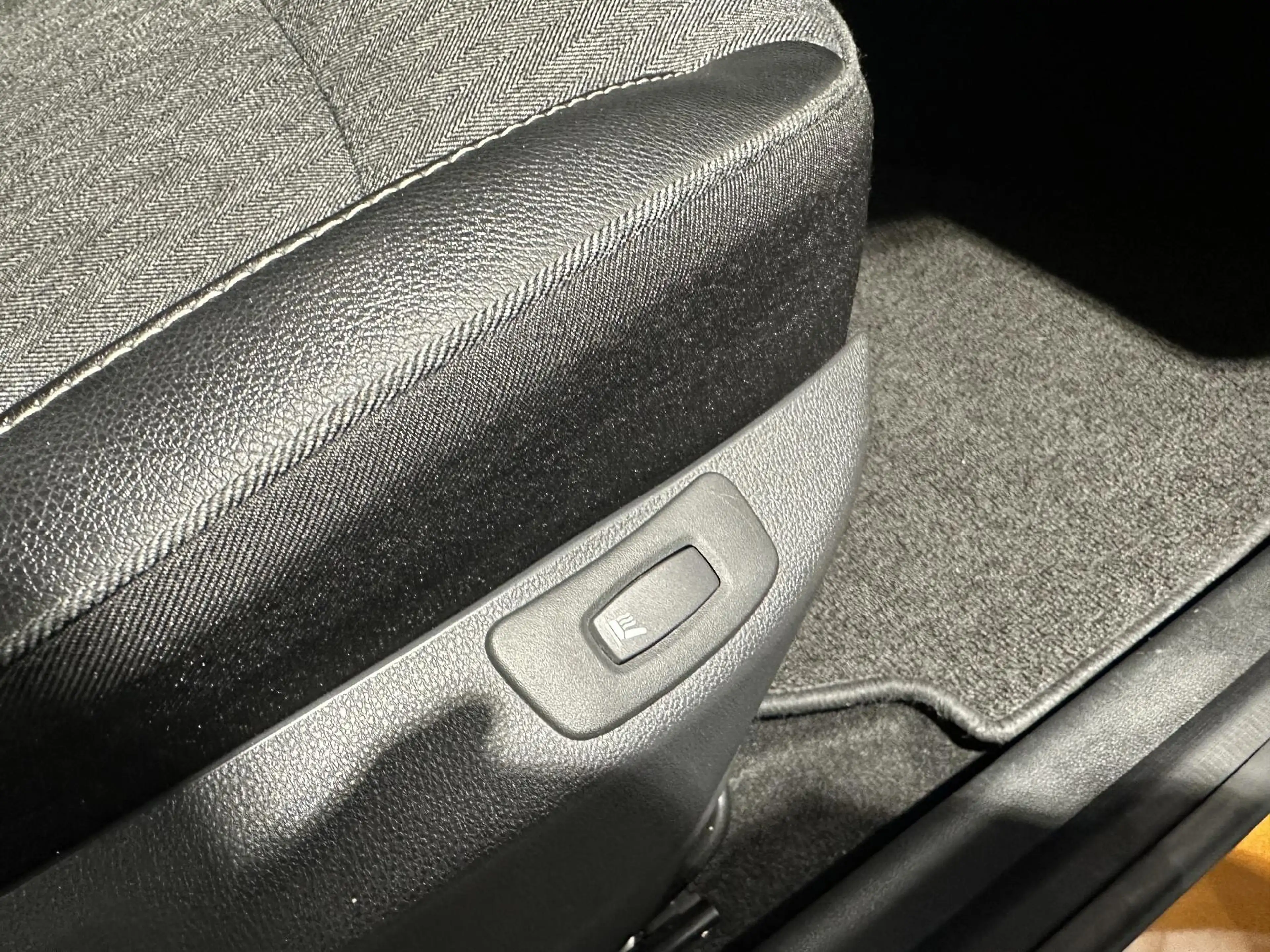Renault Captur Intens ENERGY TCe 120 EDC — photo 19