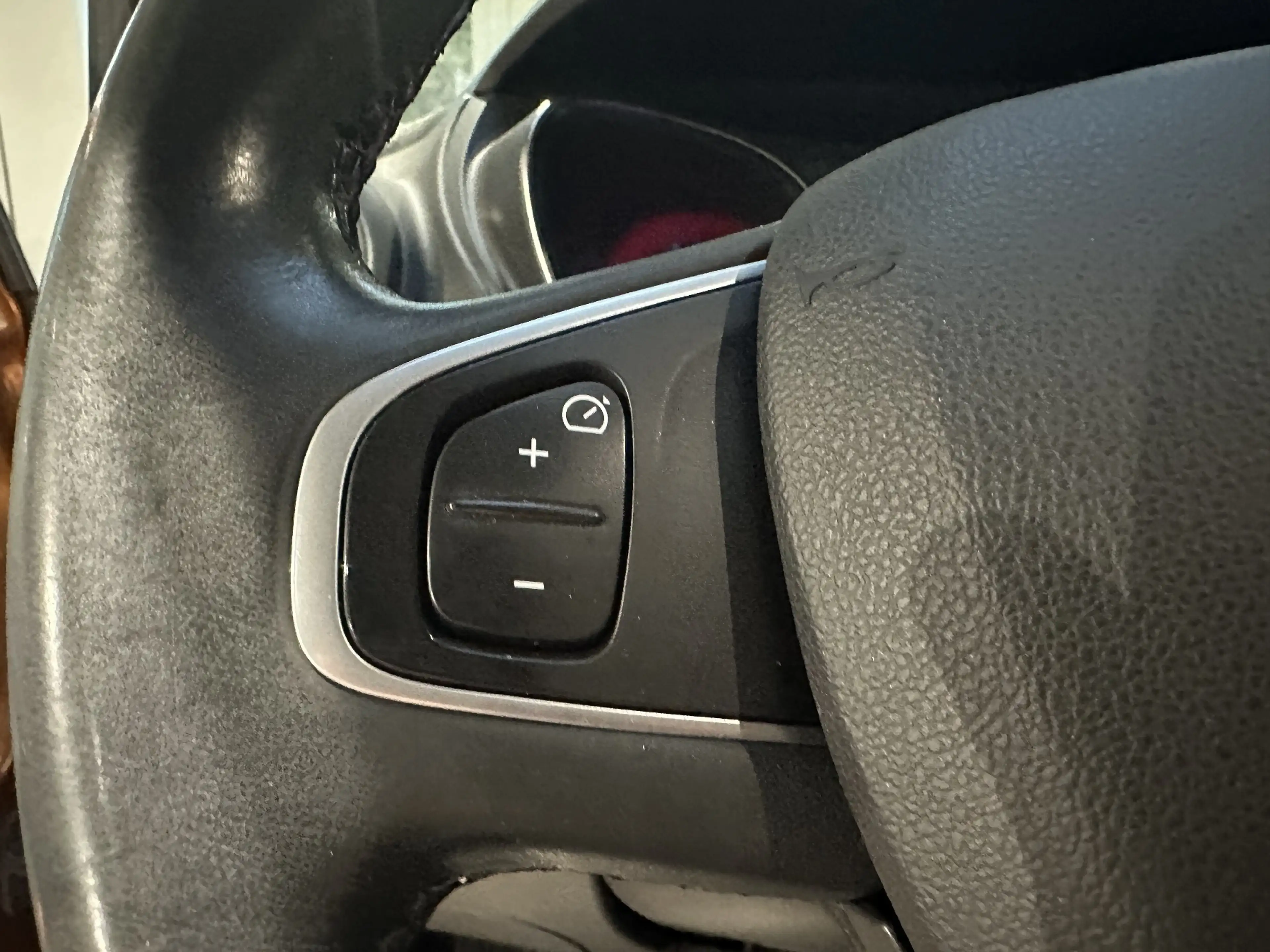 Renault Captur Intens ENERGY TCe 120 EDC — photo 28