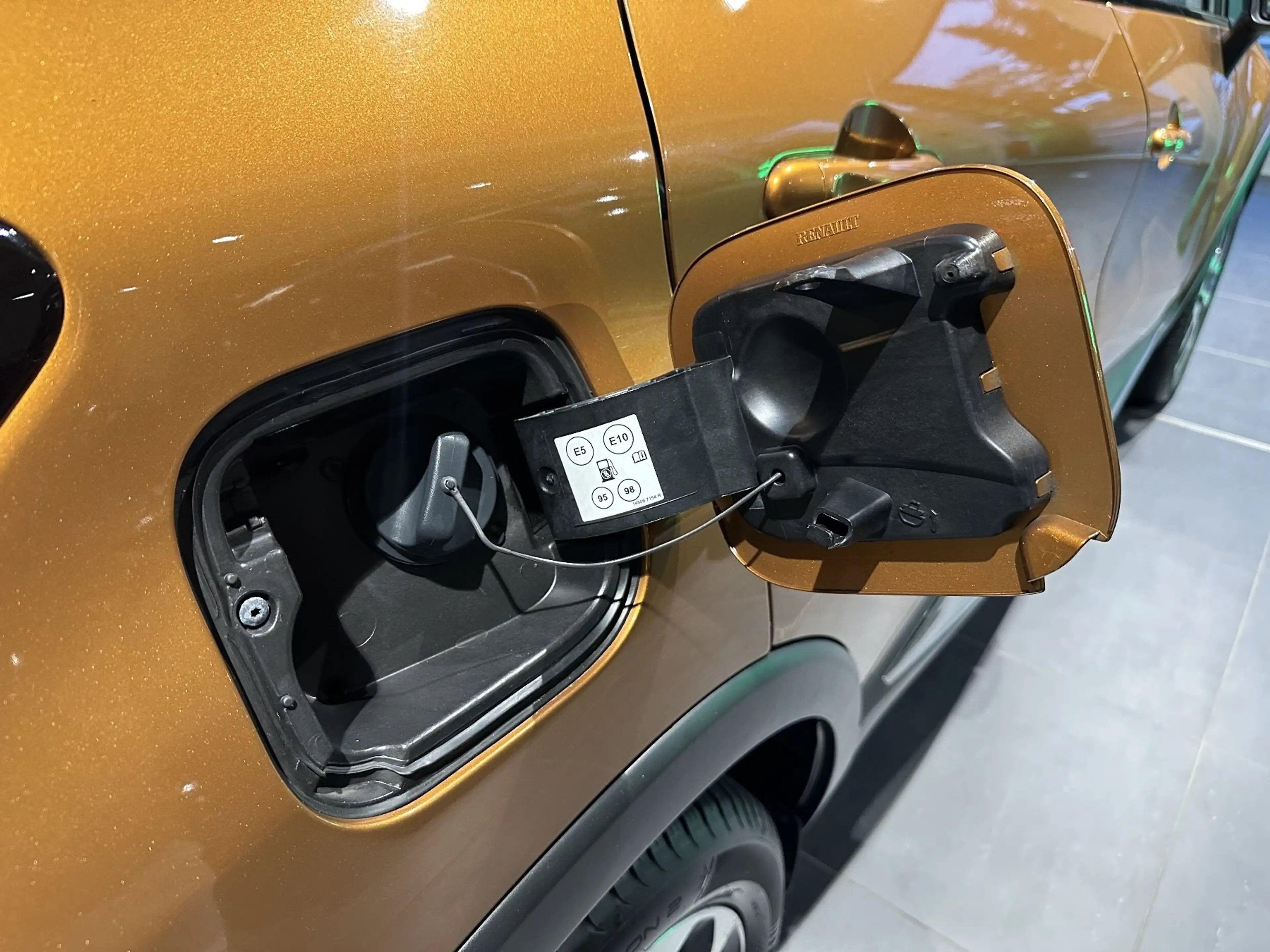 Renault Captur Intens ENERGY TCe 120 EDC — photo 21