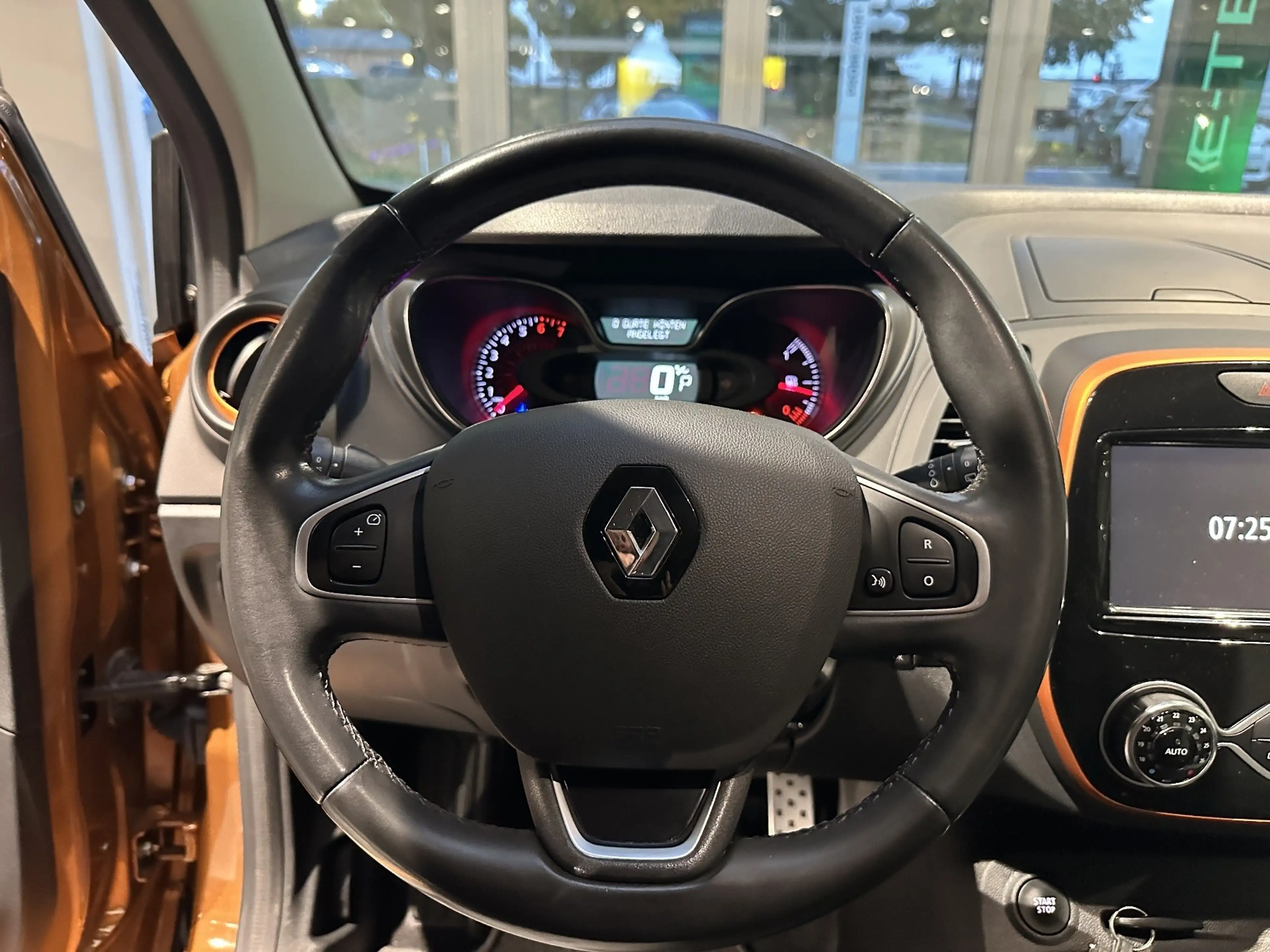 Renault Captur Intens ENERGY TCe 120 EDC — photo 27
