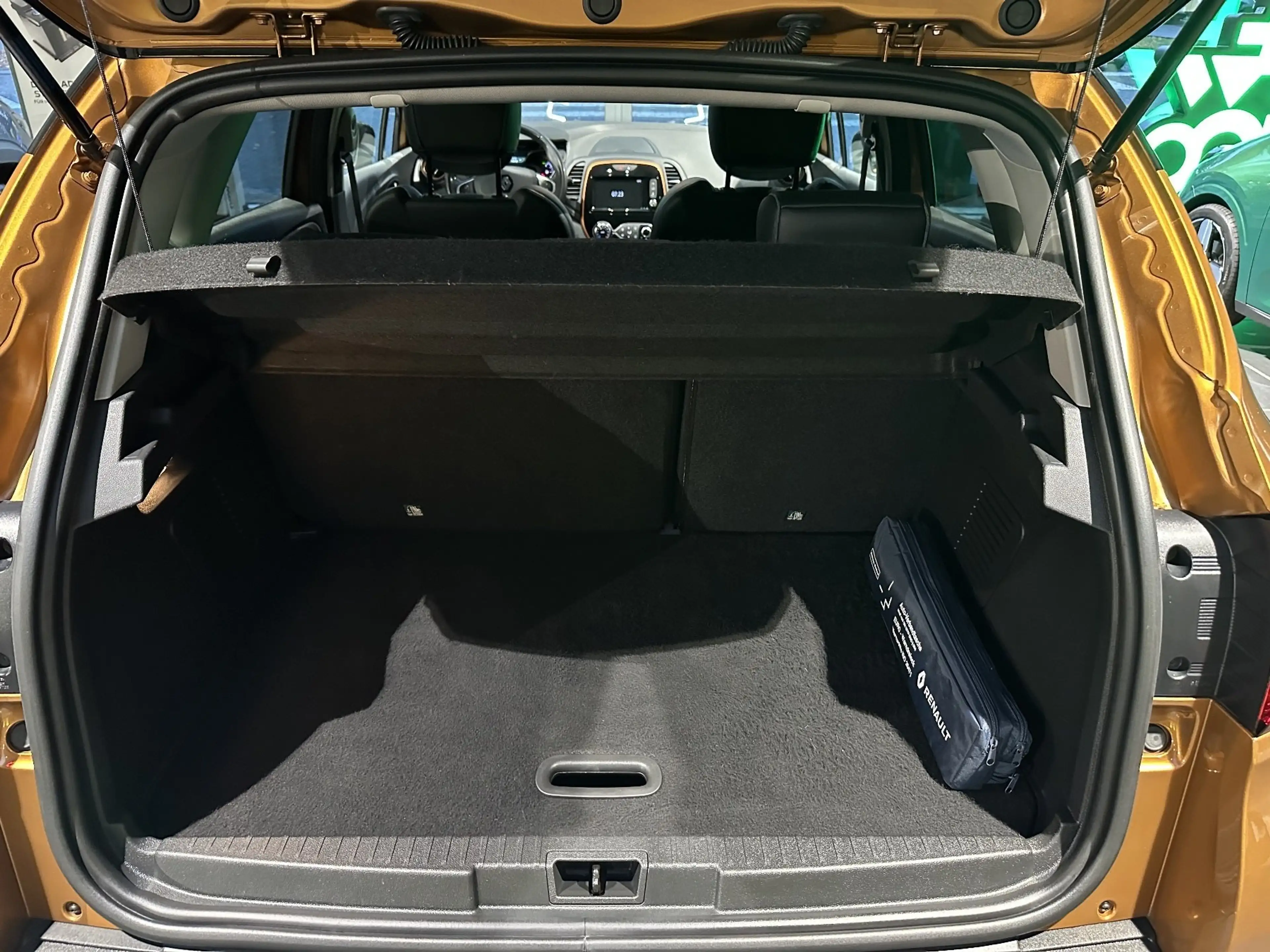 Renault Captur Intens ENERGY TCe 120 EDC — photo 22