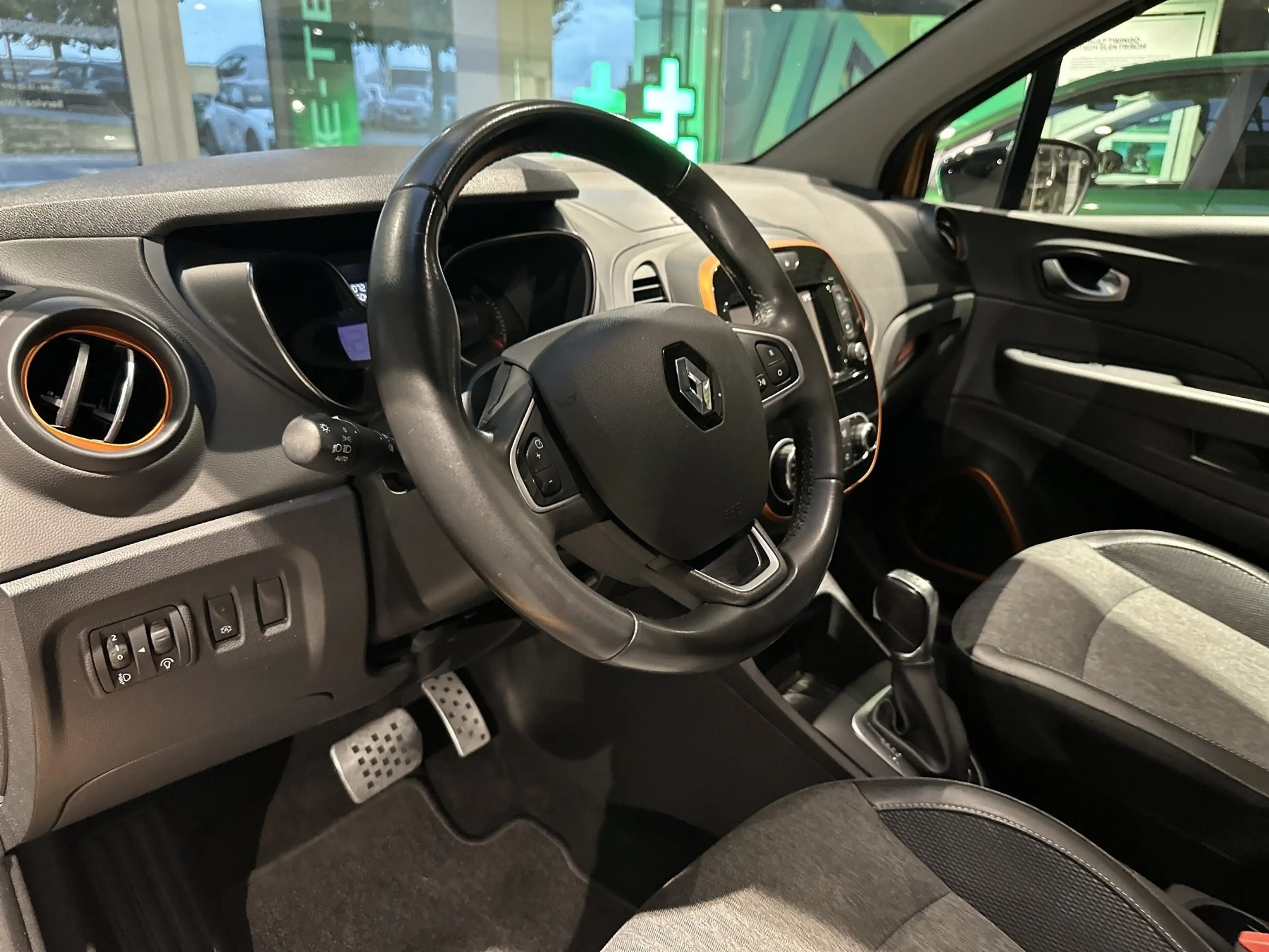 Renault Captur Intens ENERGY TCe 120 EDC — photo 49