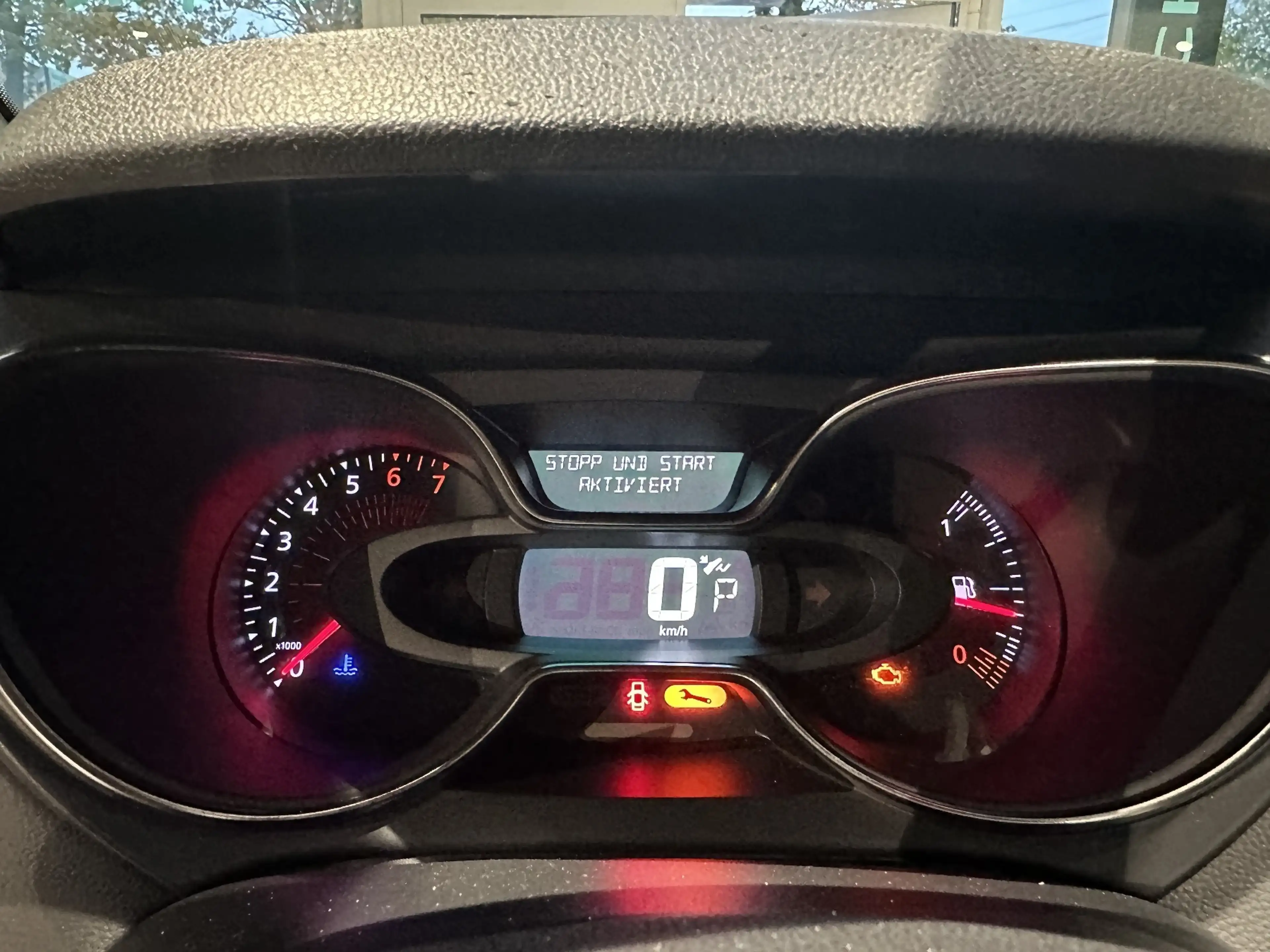 Renault Captur Intens ENERGY TCe 120 EDC — photo 32