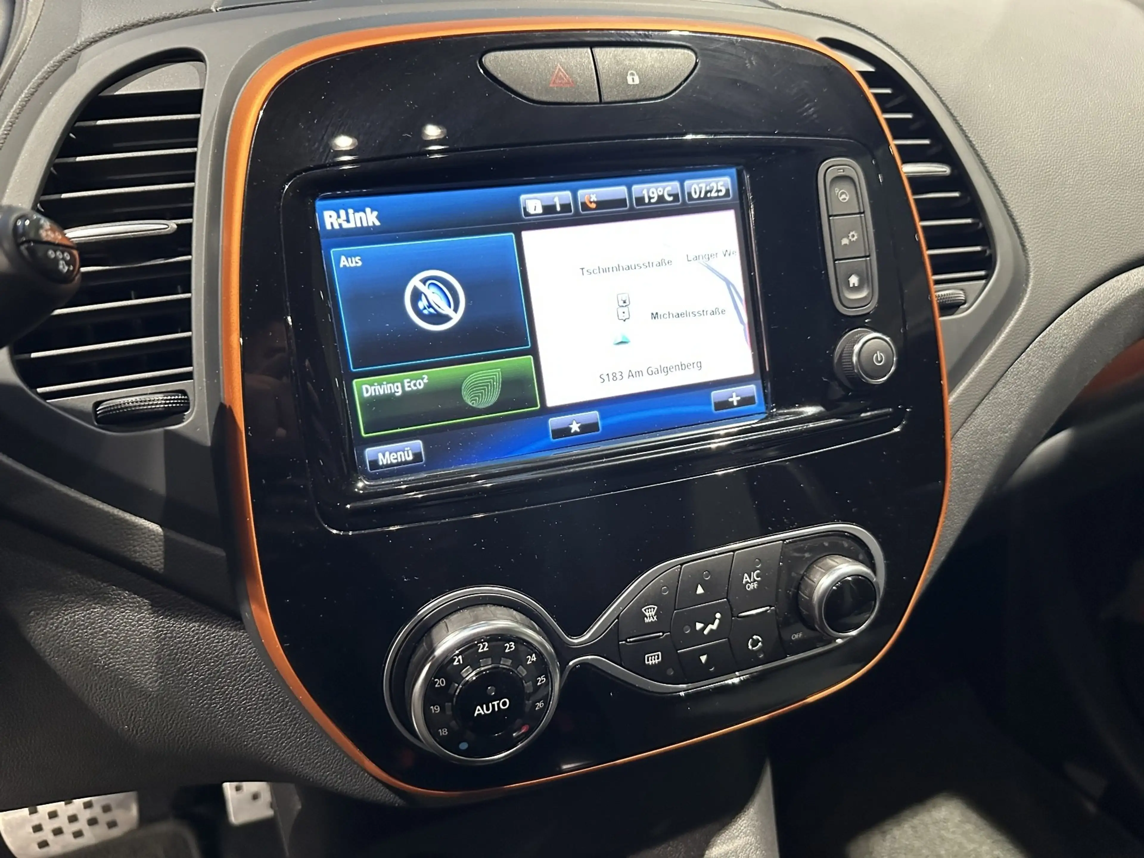 Renault Captur Intens ENERGY TCe 120 EDC — photo 33